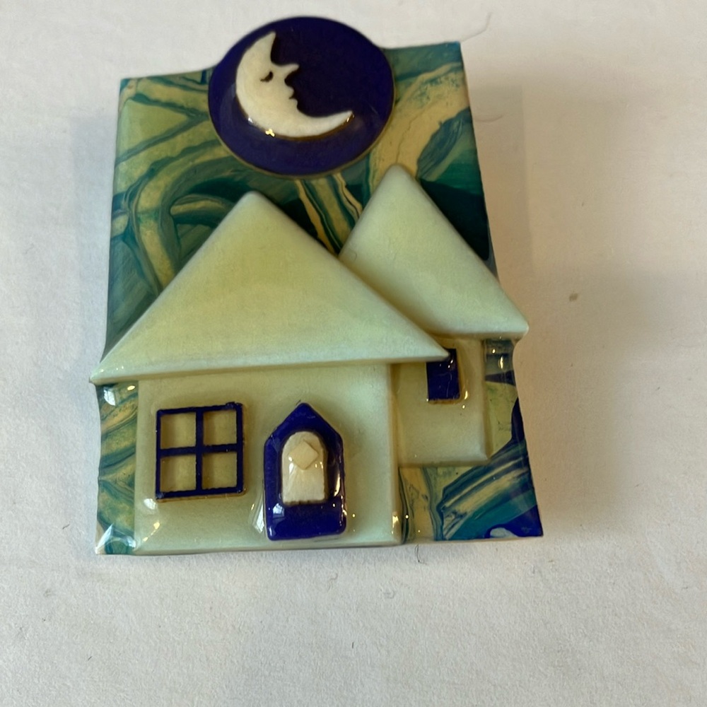Vintage House Pin by Lucinda. Preowned